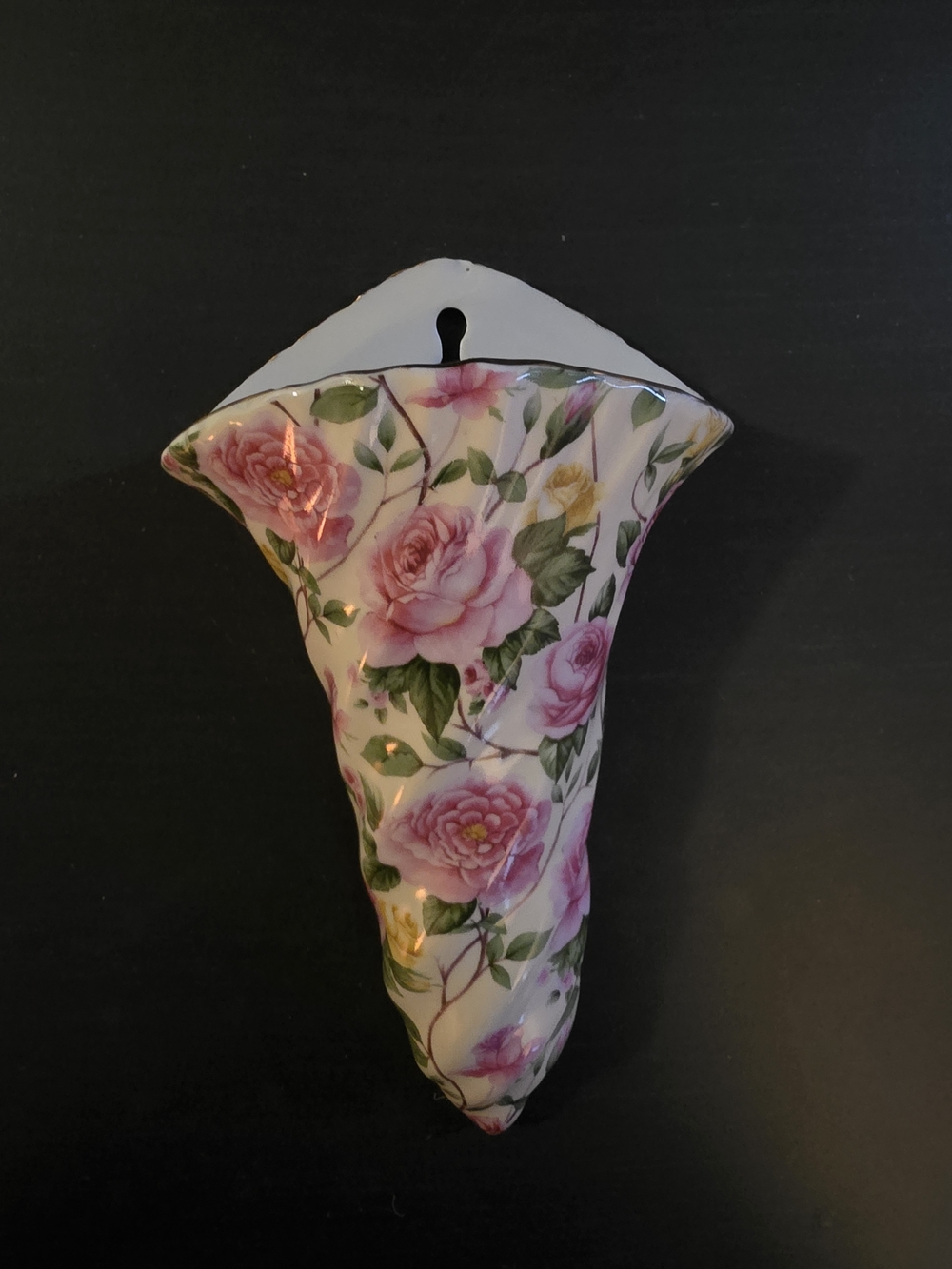 Floral Pink Rose Wall Pocket Vase - Elegant Ceramic Home Accent